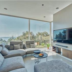 6 bedroom villa with pool and roof terrace, Sveti Stefan, sleeps 12